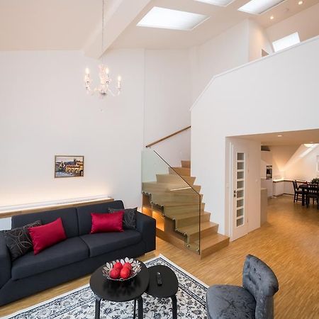 Love To Live Apartments Prag Exterior foto