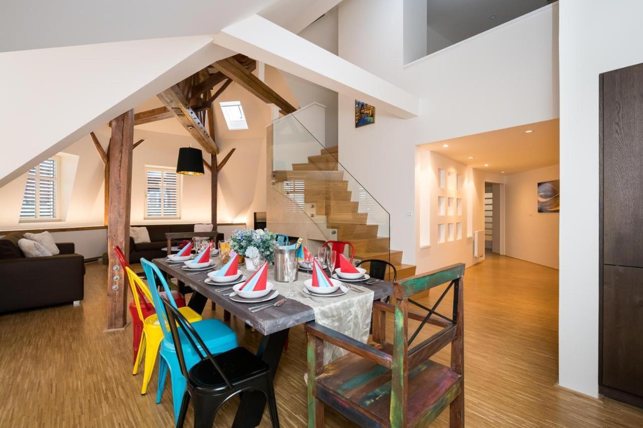 Love To Live Apartments Prag Exterior foto
