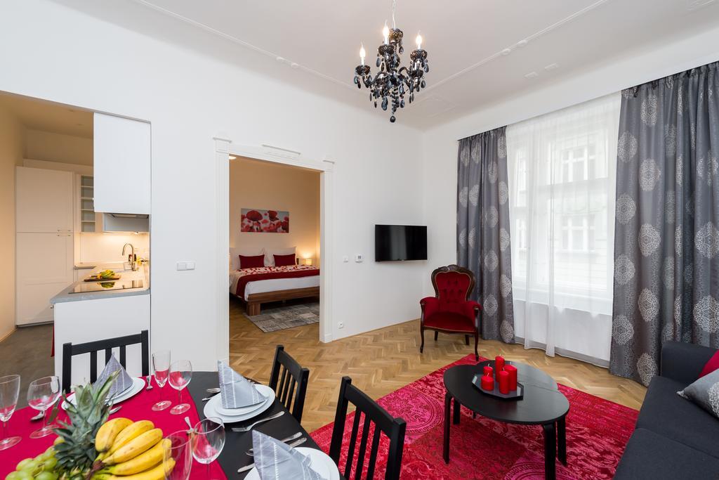 Love To Live Apartments Prag Exterior foto