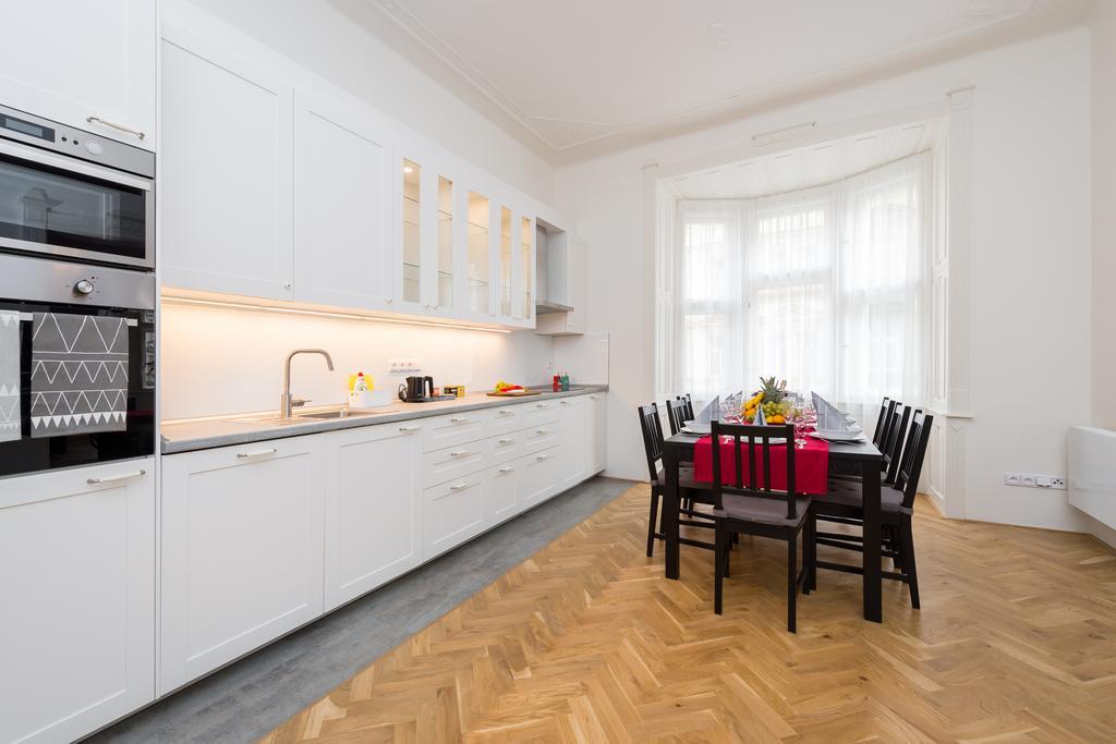 Love To Live Apartments Prag Exterior foto
