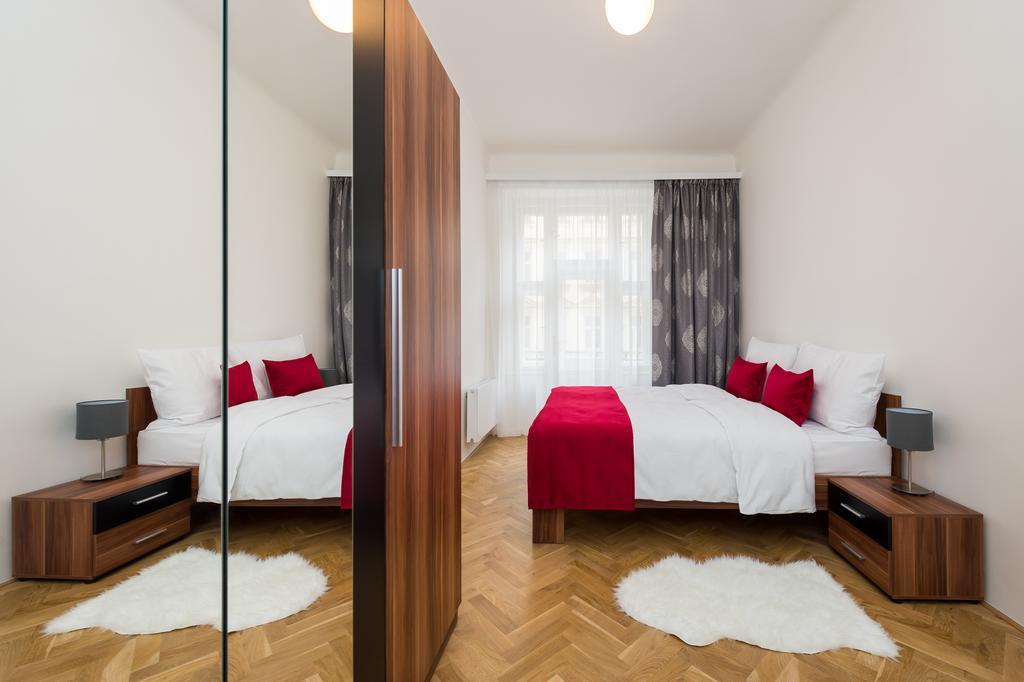 Love To Live Apartments Prag Exterior foto