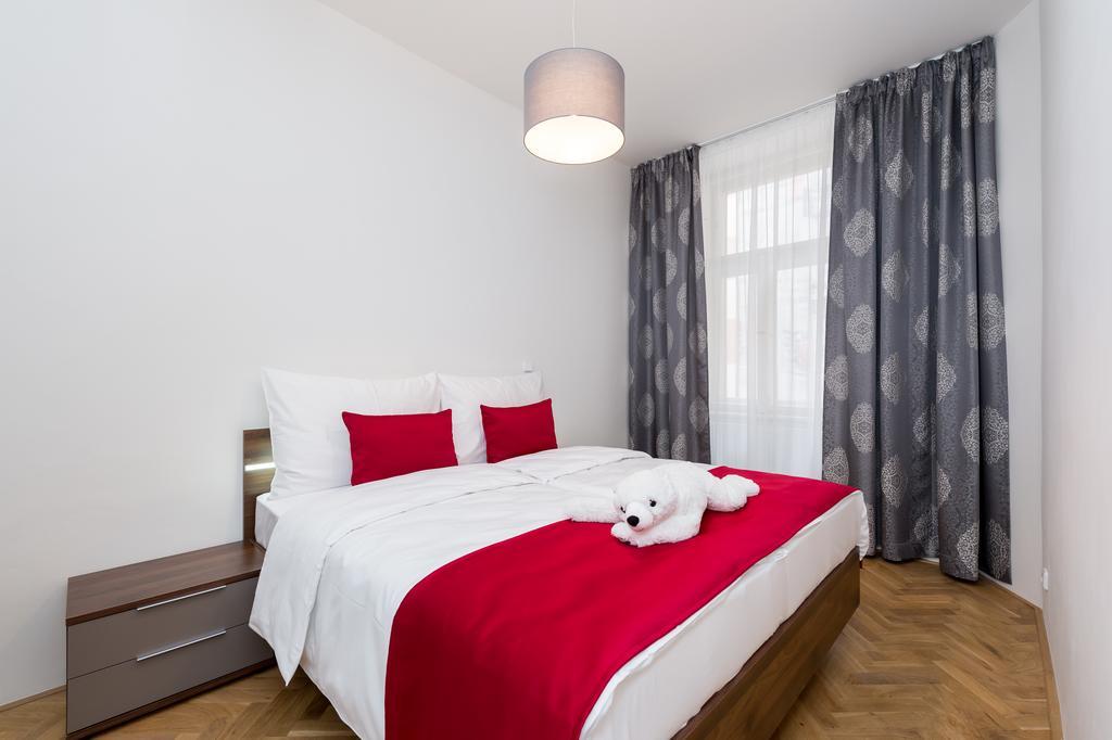 Love To Live Apartments Prag Exterior foto