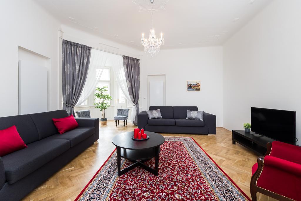 Love To Live Apartments Prag Exterior foto