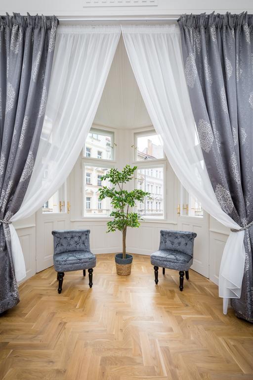 Love To Live Apartments Prag Exterior foto