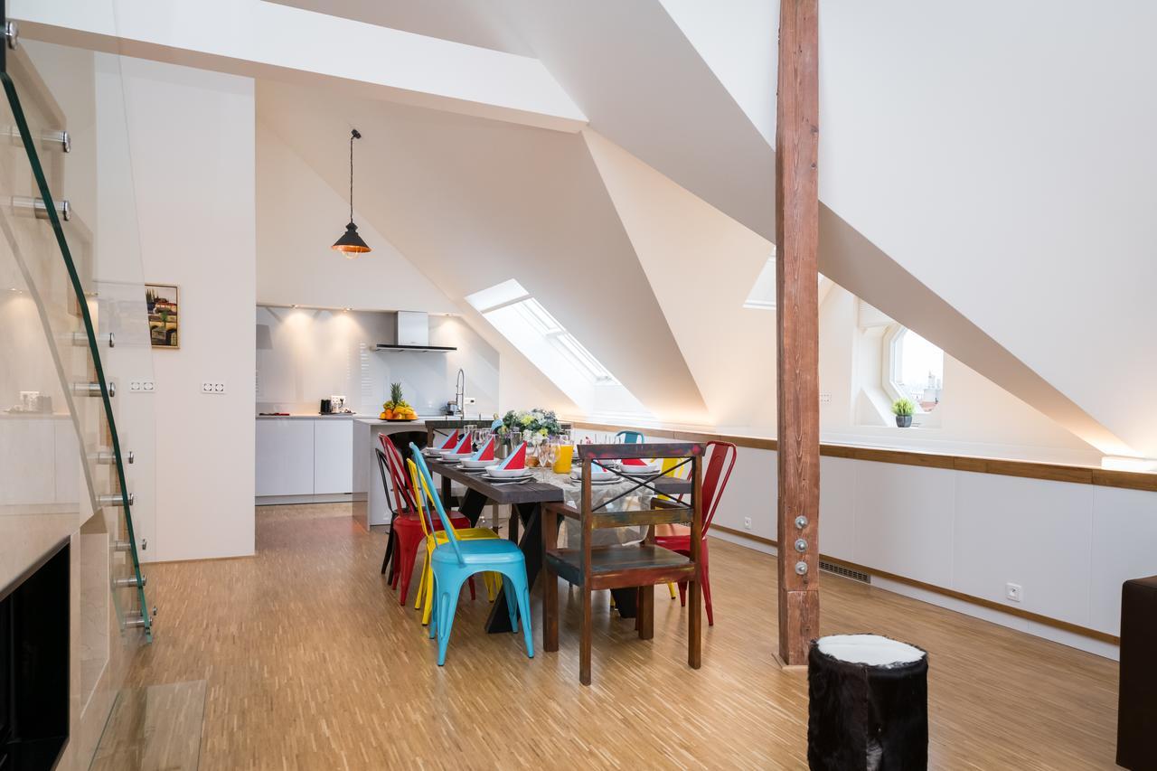 Love To Live Apartments Prag Exterior foto