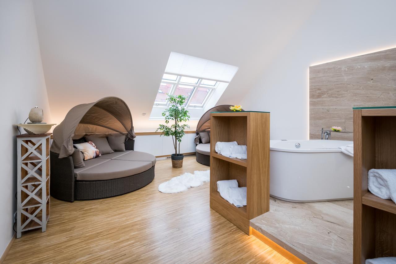 Love To Live Apartments Prag Exterior foto