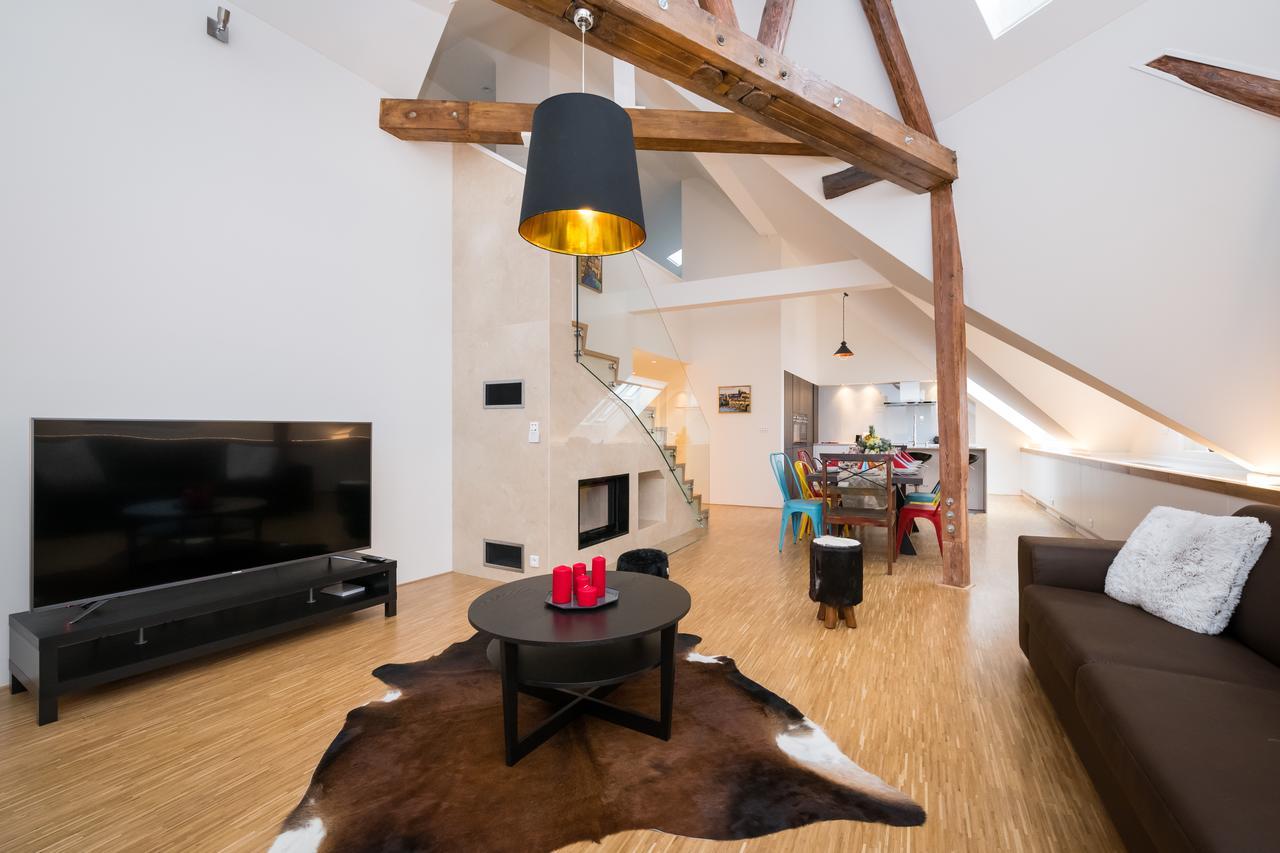 Love To Live Apartments Prag Exterior foto