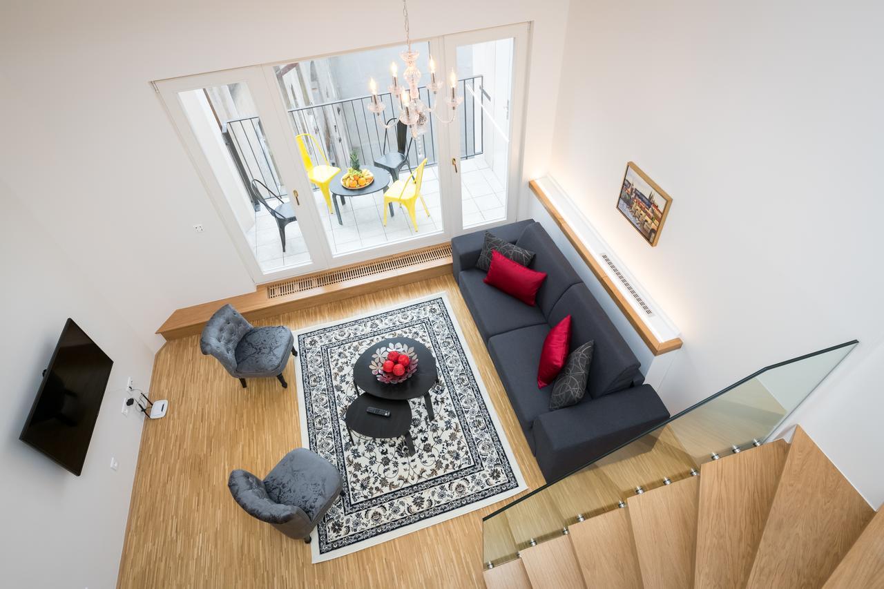 Love To Live Apartments Prag Exterior foto