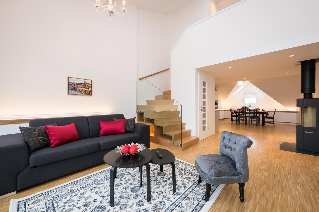 Love To Live Apartments Prag Exterior foto