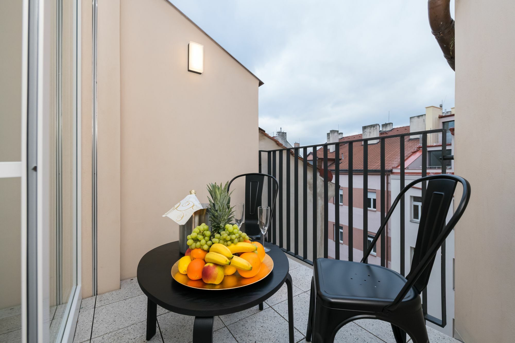 Love To Live Apartments Prag Exterior foto