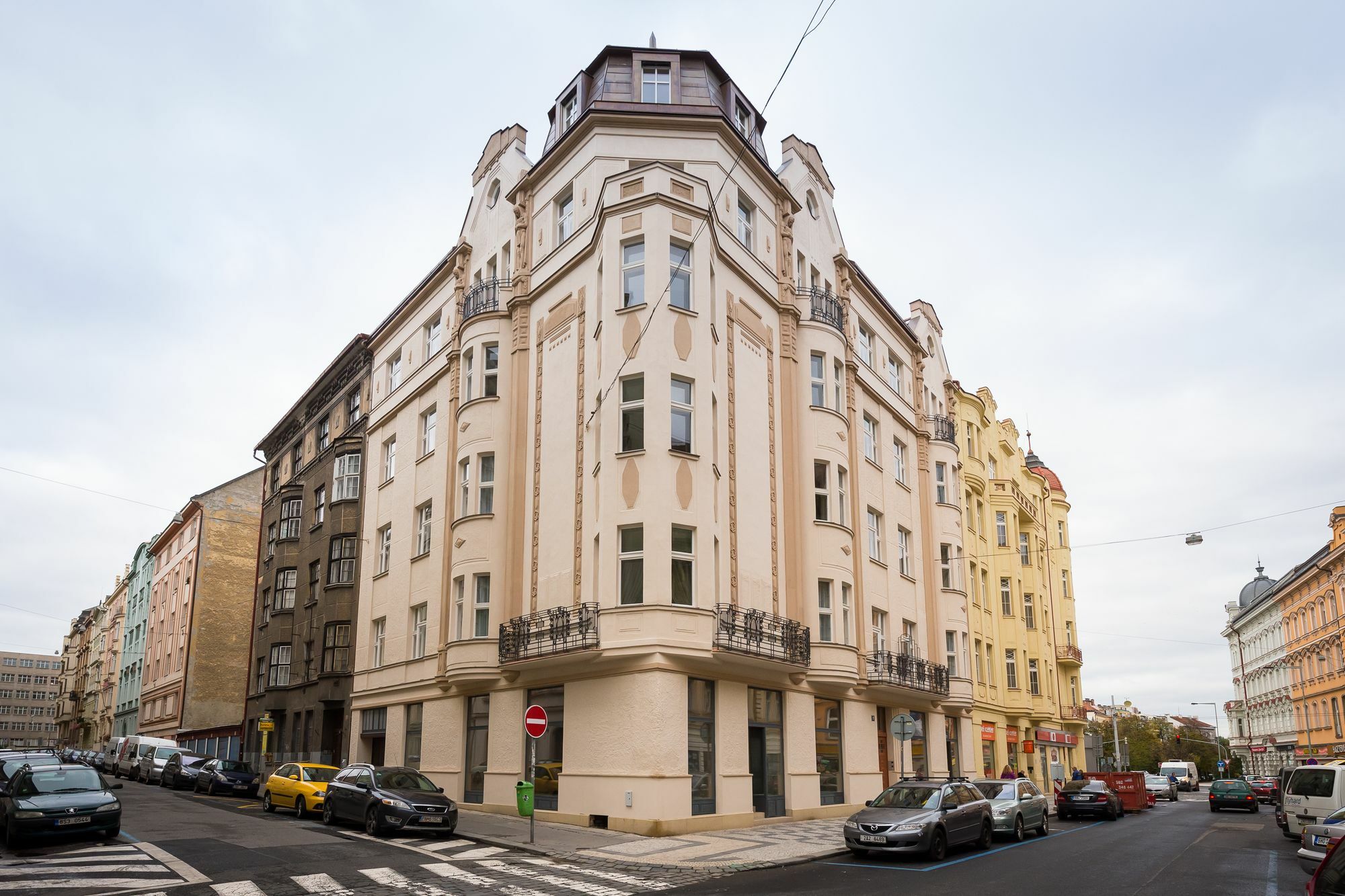 Love To Live Apartments Prag Exterior foto